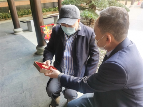 【关怀慰问】新年送祝福  致敬老战士——腾博汇集团领导上门慰问老干部